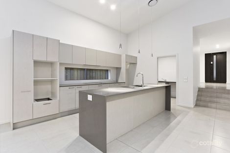 Property photo of 27 Brewerton Close Gledswood Hills NSW 2557