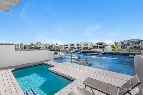 2/19 South Quay Dr, Biggera Waters, QLD 4216