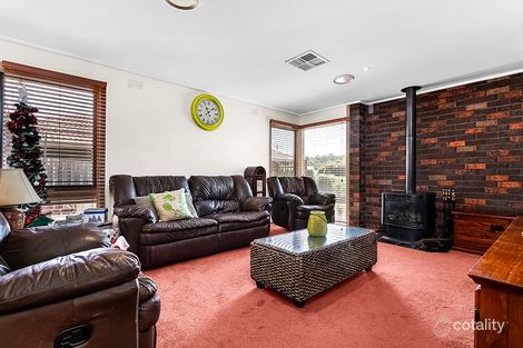 Property photo of 17 Zina Grove Mooroolbark VIC 3138