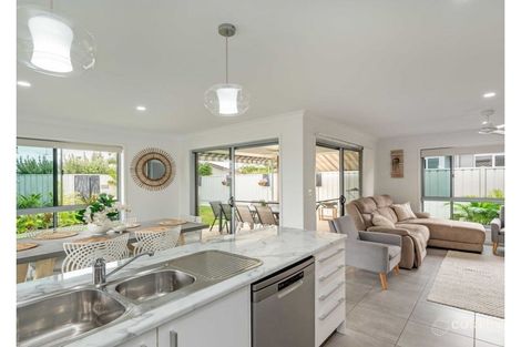 Property photo of 9 Blue Sea Court Bargara QLD 4670