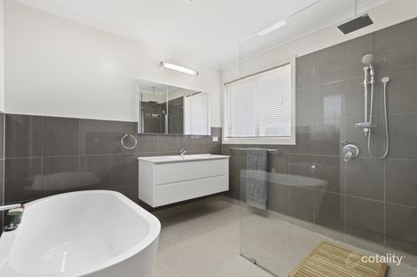 Property photo of 4 Ocean Court Lakes Entrance VIC 3909