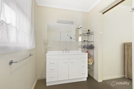 Property photo of 4 Ocean Court Lakes Entrance VIC 3909