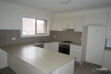 Property photo of 3/9-17 Wallaby Walk Sunbury VIC 3429
