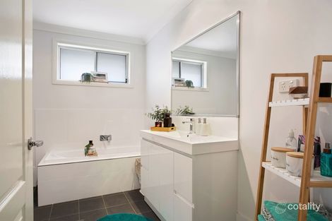 Property photo of 8 Thiele Street Spring Farm NSW 2570