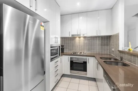 Property photo of 407/4 Como Crescent Southport QLD 4215