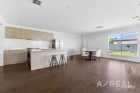 Property photo of 26 Observation Way Roxburgh Park VIC 3064