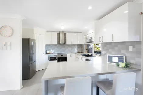 Property photo of 11 Mackerel Street Sandstone Point QLD 4511