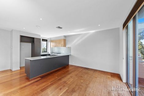 Property photo of 28 Springthorpe Boulevard Macleod VIC 3085