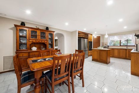 Property photo of 4 Viewmont Court Doncaster East VIC 3109