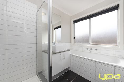 Property photo of 144 James Melrose Drive Brookfield VIC 3338