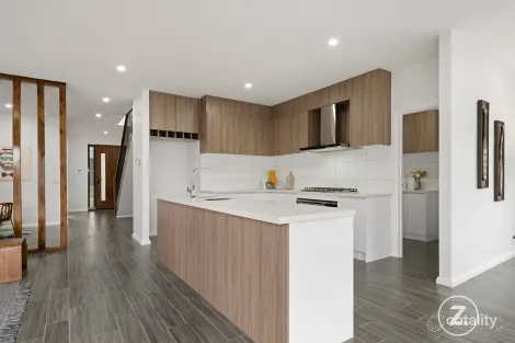 Property photo of 32 Holbrook Crescent Kalkallo VIC 3064