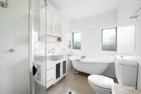 Property photo of 17 Wellstead Avenue Coorparoo QLD 4151