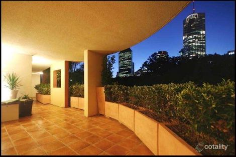 Property photo of 2/16 Macdonald Street Kangaroo Point QLD 4169