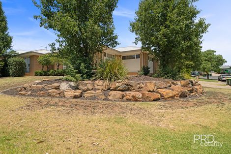 9 Murndal Pl, Bourkelands, NSW 2650