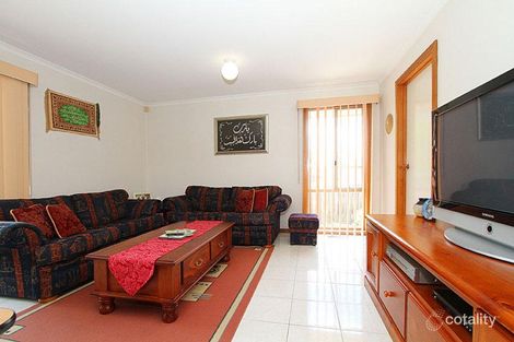 Property photo of 17 Crampton Crescent Mill Park VIC 3082