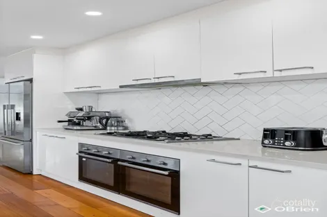 Property photo of 4 Albert Court Frankston VIC 3199