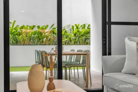 Property photo of 207/186 Clarence Road Indooroopilly QLD 4068