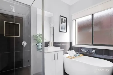 Property photo of 16 Coles Parkway Carrum Downs VIC 3201