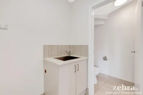 Property photo of 10/3 Gourlay Road Hillside VIC 3037