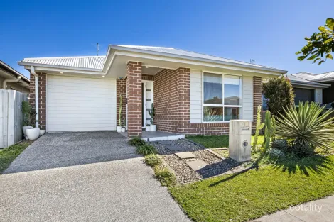 Property photo of 11 Fiona Street Nirimba QLD 4551