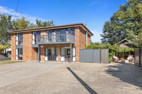 11 Arthur Ave, Cooma, NSW 2630