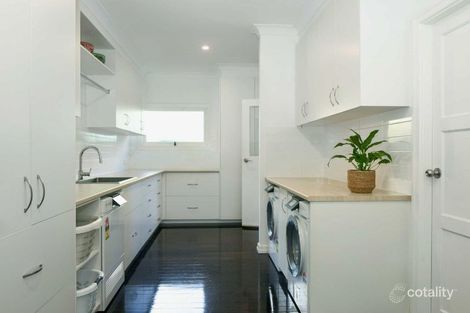 Property photo of 21 Wirra Wirra Street Mount Lofty QLD 4350