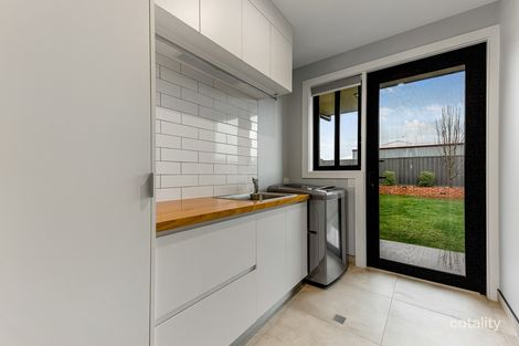 Property photo of 33 Corncob Boulevard Wangaratta VIC 3677