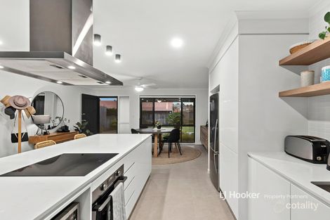 Property photo of 28 Yewleaf Place Calamvale QLD 4116