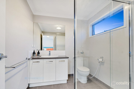 Property photo of 32 Henbury Street Tarneit VIC 3029