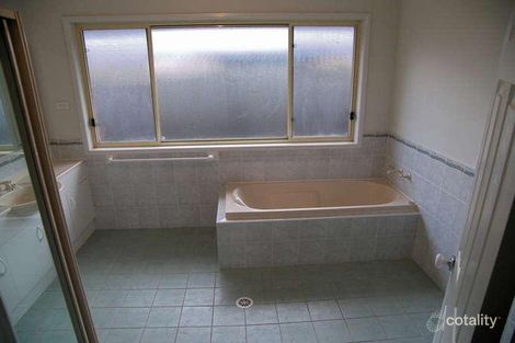 Property photo of 10 Athanlin Avenue Haywards Bay NSW 2530