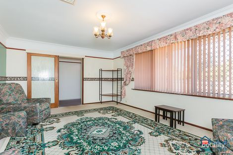 Property photo of 18 Waratah Drive Camillo WA 6111