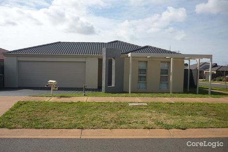 Property photo of 2 Dunstan Road Point Cook VIC 3030