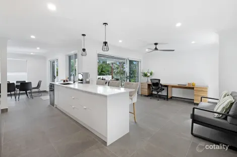 Property photo of 28 Crestridge Crescent Oxenford QLD 4210