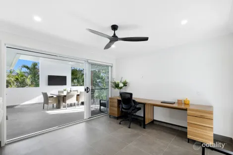 Property photo of 28 Crestridge Crescent Oxenford QLD 4210