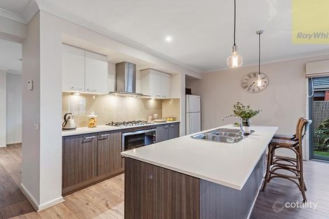 Property photo of 28 Cable Circuit Craigieburn VIC 3064