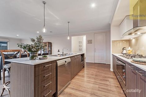 Property photo of 28 Cable Circuit Craigieburn VIC 3064