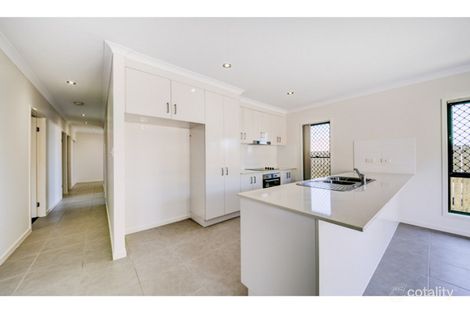 Property photo of 2/41 Waterview Drive Lammermoor QLD 4703