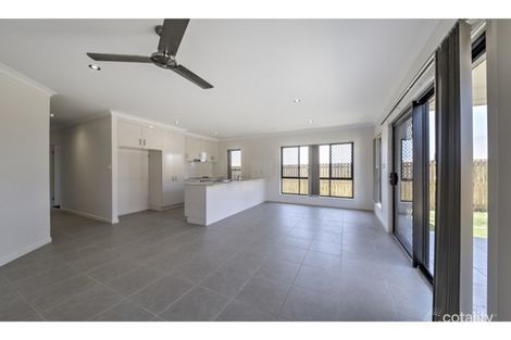 Property photo of 2/41 Waterview Drive Lammermoor QLD 4703