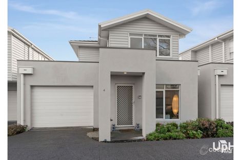 Property photo of 4 Sunnyoaks Lane Hampton Park VIC 3976