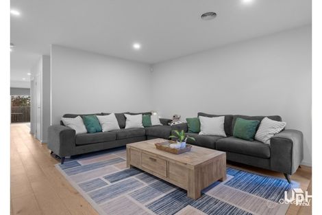 Property photo of 4 Sunnyoaks Lane Hampton Park VIC 3976