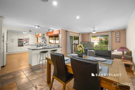 Property photo of 11 Peveril Court Narre Warren VIC 3805