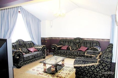 Property photo of 30 Pinnock Avenue Roxburgh Park VIC 3064