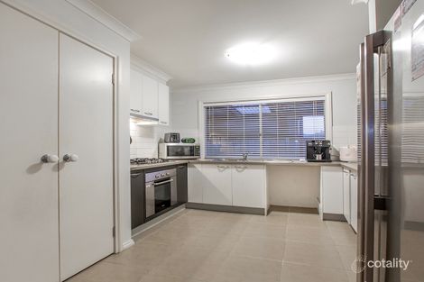 Property photo of 8 Violet Way Cranbourne VIC 3977