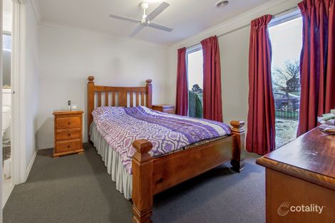Property photo of 8 Violet Way Cranbourne VIC 3977