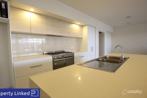 Property photo of 33 Muyan Circuit Burwood VIC 3125