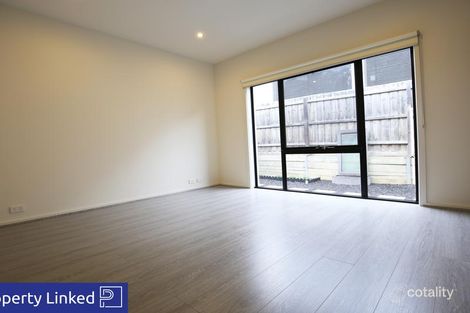 Property photo of 33 Muyan Circuit Burwood VIC 3125