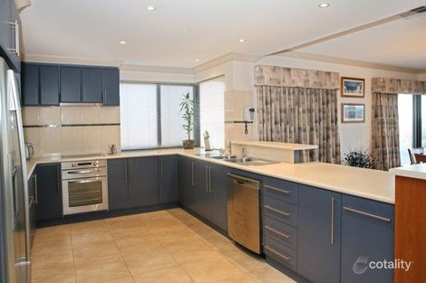 Property photo of 1 Edgewater Close Glenfield WA 6532