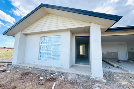 Property photo of 12 Lucknow Street Mambourin VIC 3024