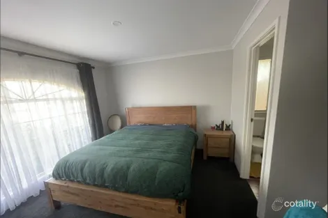Property photo of 1 Jordan Place Wattle Grove WA 6107