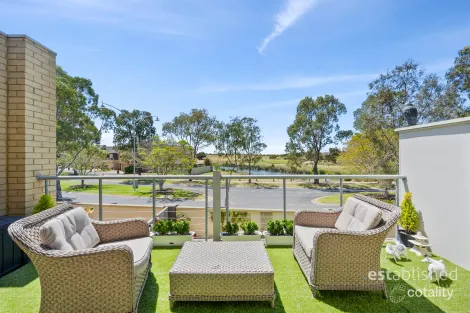 Property photo of 39 Broadbeach Circuit Point Cook VIC 3030
